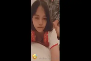Cewek Imut Ngentot Doggy Minta Masukin Belakang Keras